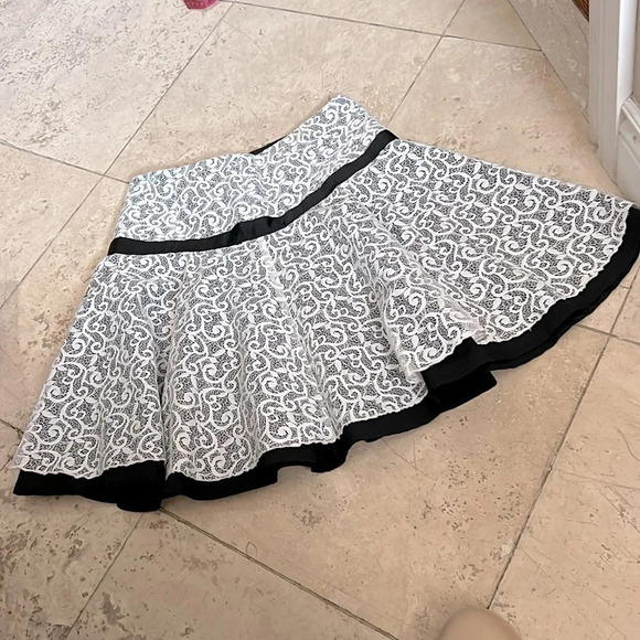 Bebe Vintage Style Lace fit and flare mini skirt - Picture 4 of 13